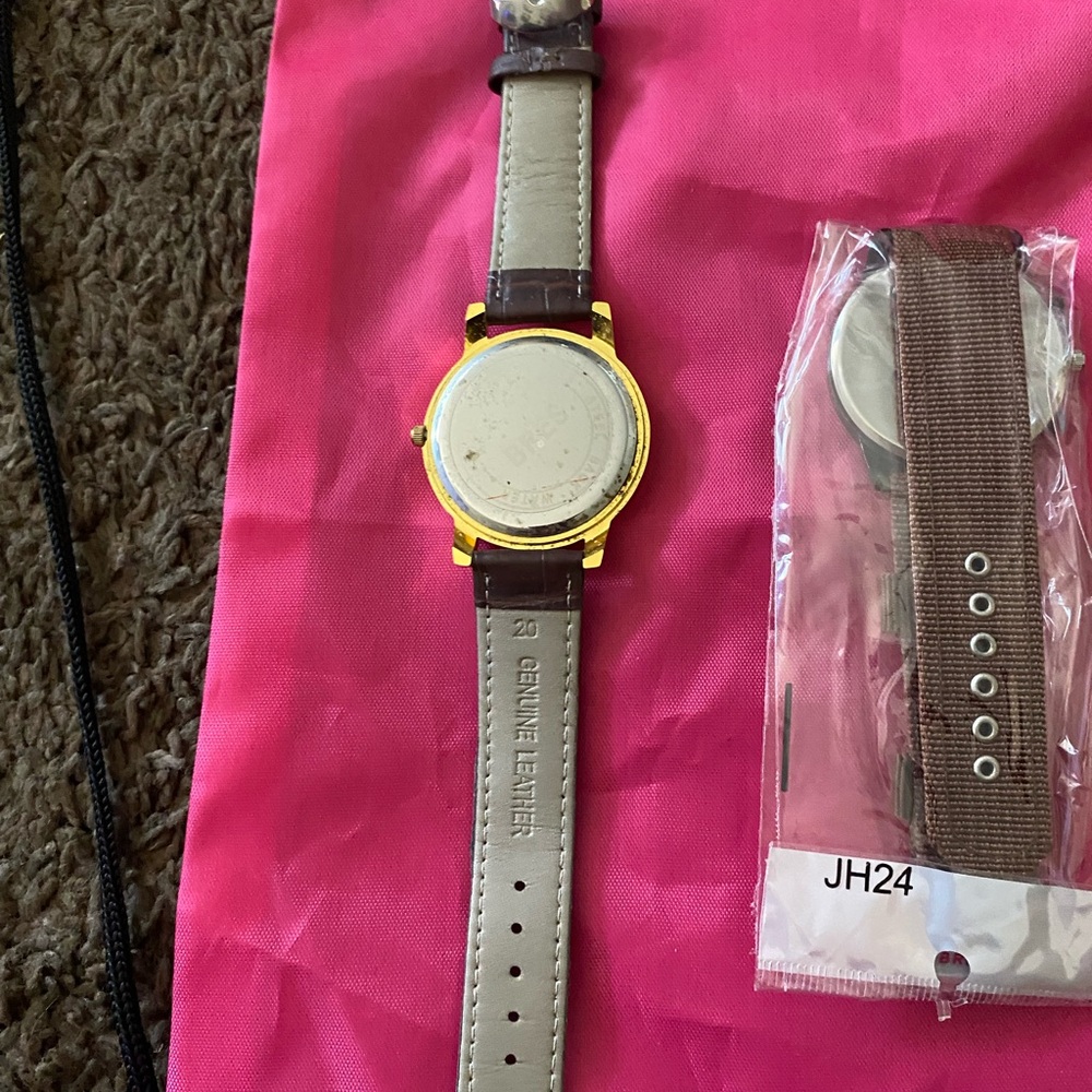 Set of Four Stylish Watches with Pink Bag - Picture 2 of 8